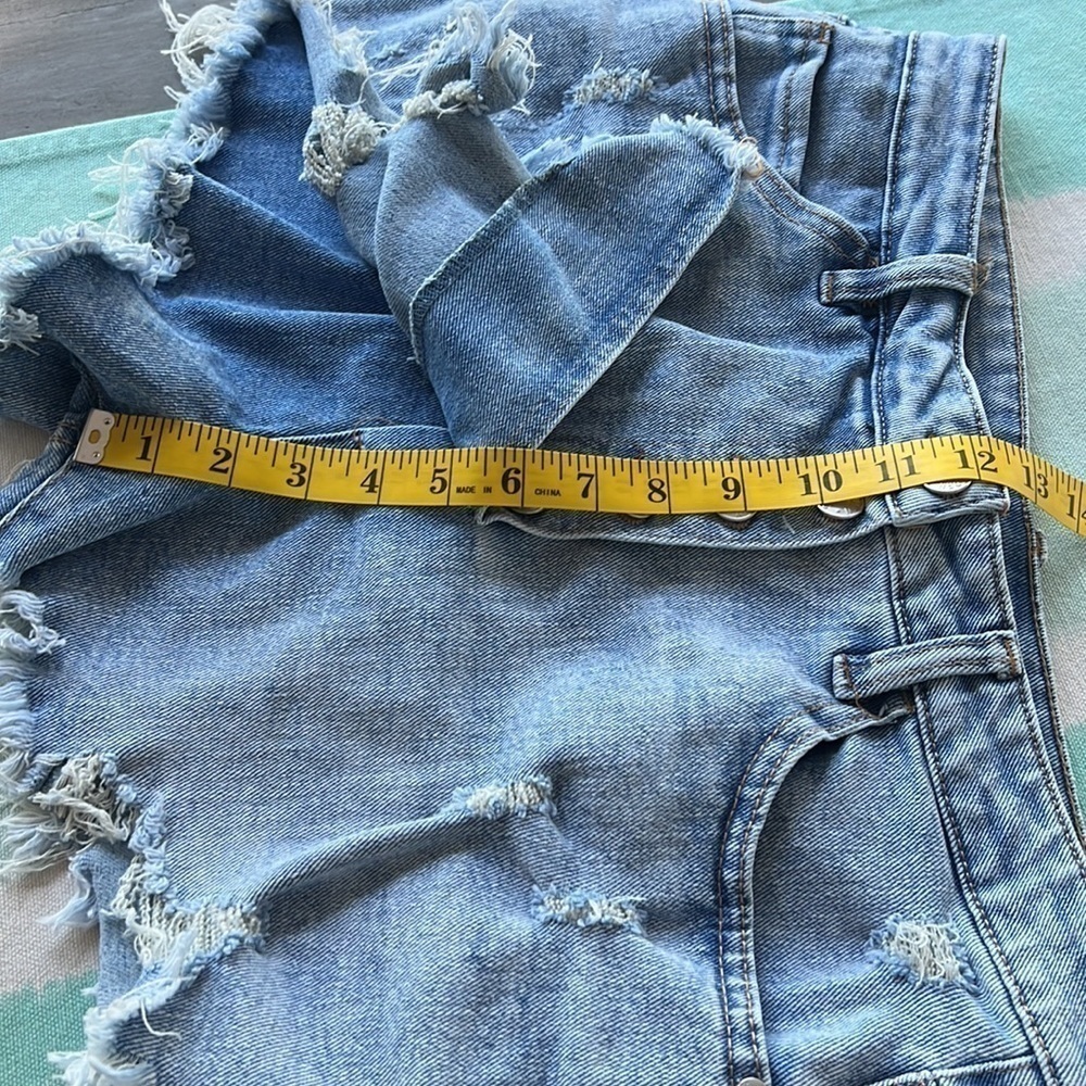 Steve Madden Madden NYC High Waisted Distressed Button Fly Denim Shorts Size 11 - Picture 12 of 13